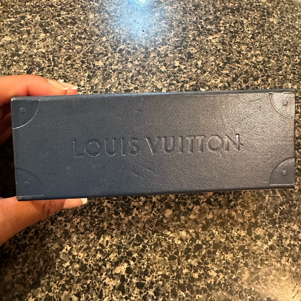 LOUIS VUITTON BLUE PARTY SUNGLASSES 🕶️ - Picture 9 of 9
